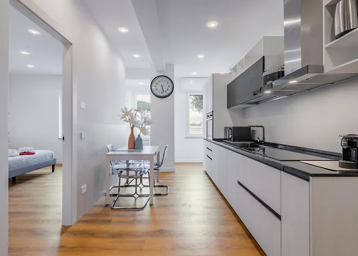 Apartamento Delina - Parco Degli Acquedotti - Metro A *